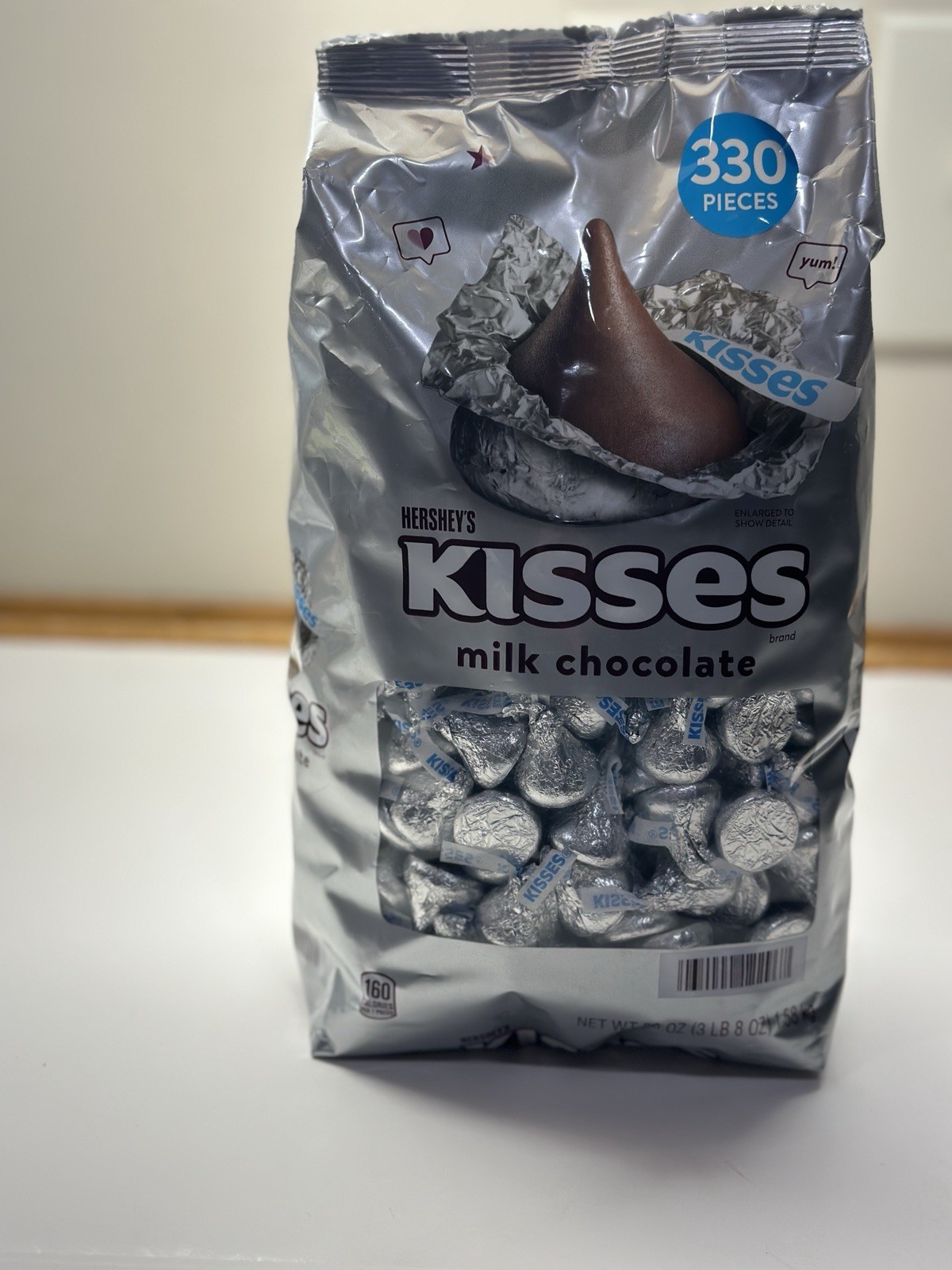 HERSHEY'S KISSES Milk Chocolate Candy - 330 pcs, Bulk Bag Candies, 56 Oz.