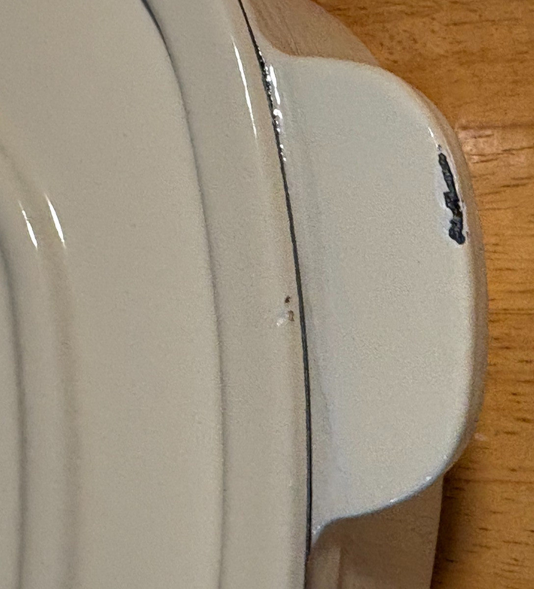 Smith and Clark Ironworks Cream 1qt Cast Iron Heart Shaped Dutch Oven