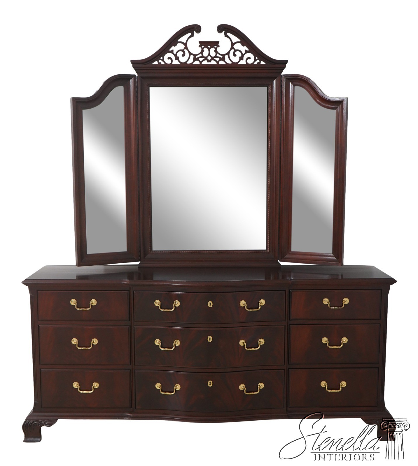 F71791: THOMASVILLE Chippendale Style Mahogany Dresser w. Mirror