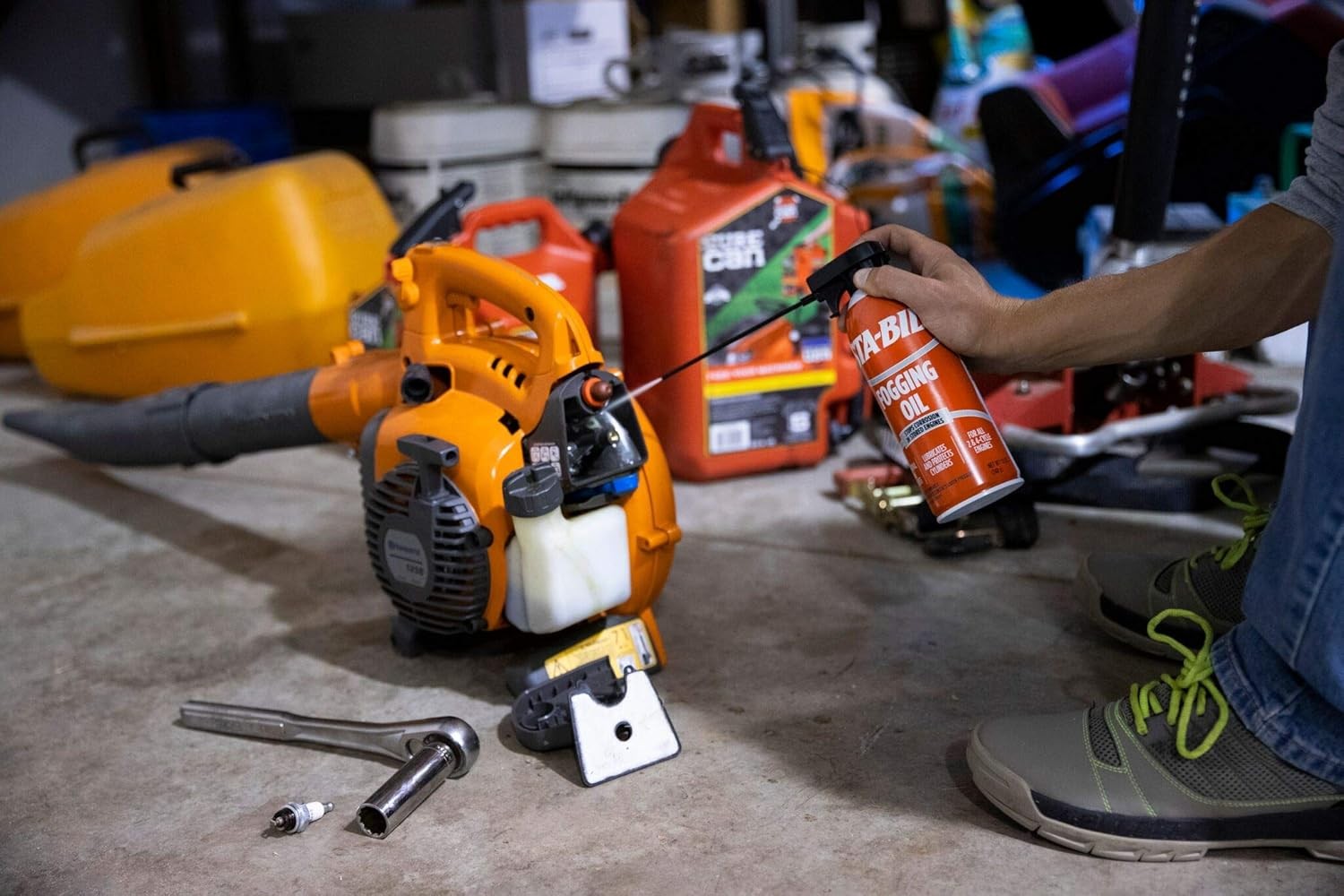 STA-BIL 22001 Fogging Oil - Stops Corrosion In Stored Engines - Lubricates