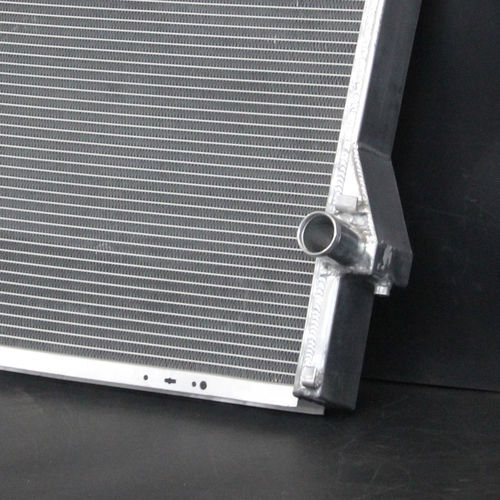 Radiator For BMW 525i 528i 530i 540i 545i 740i 740iL 750iL M5 L6 V8 V12 99-06 MT