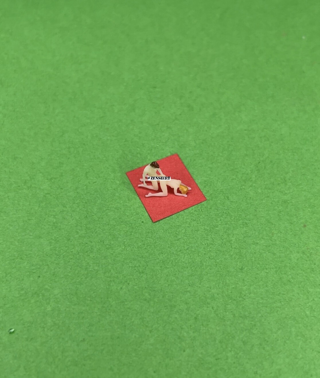 N Gauge Sexy Scene V1N Lovers Couple on Blanket 1/160 Figures Diorama Model Railway