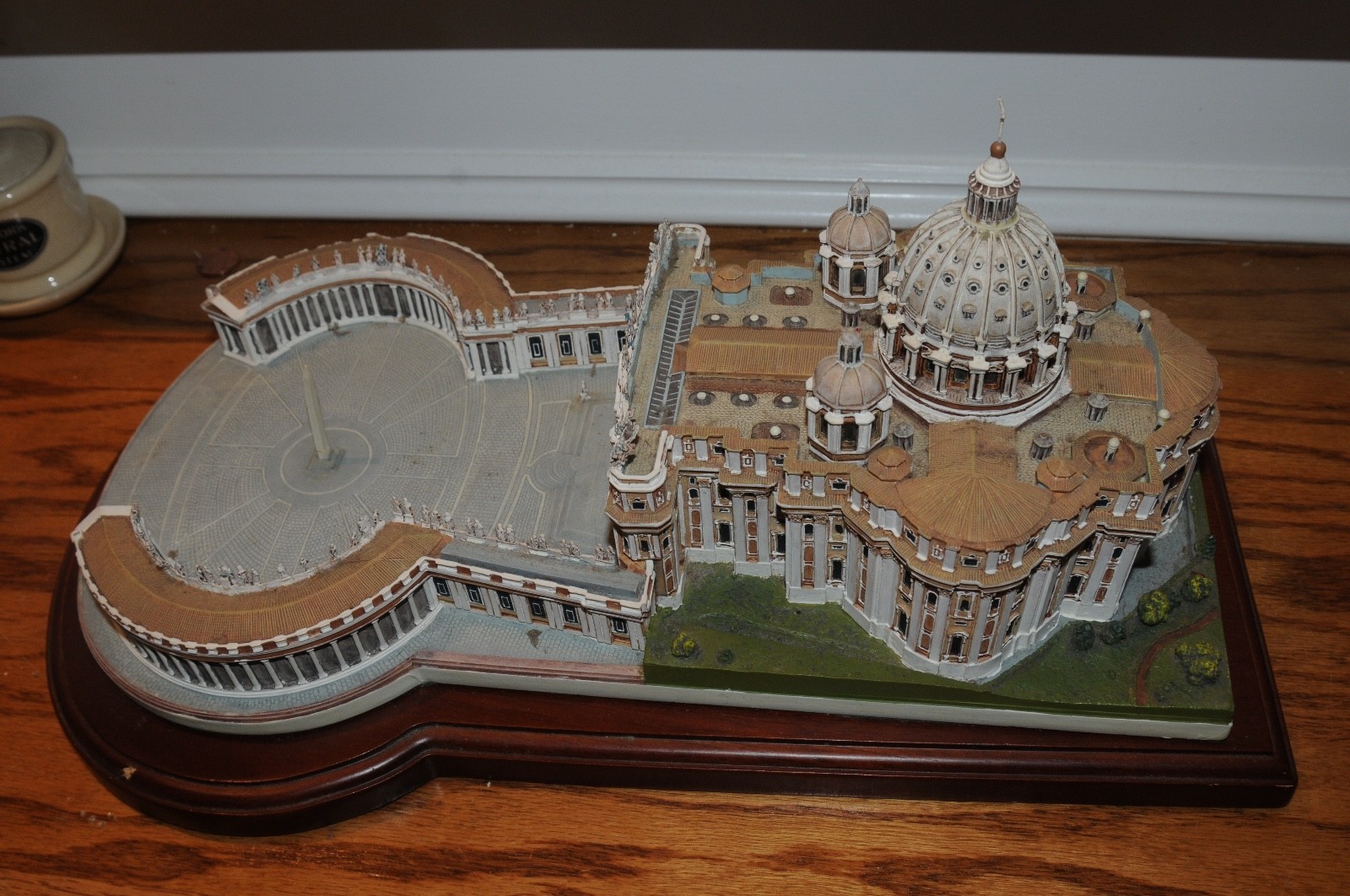 The Vatican St. Peters Basilica Model with Wood Base Religion Christianity *****