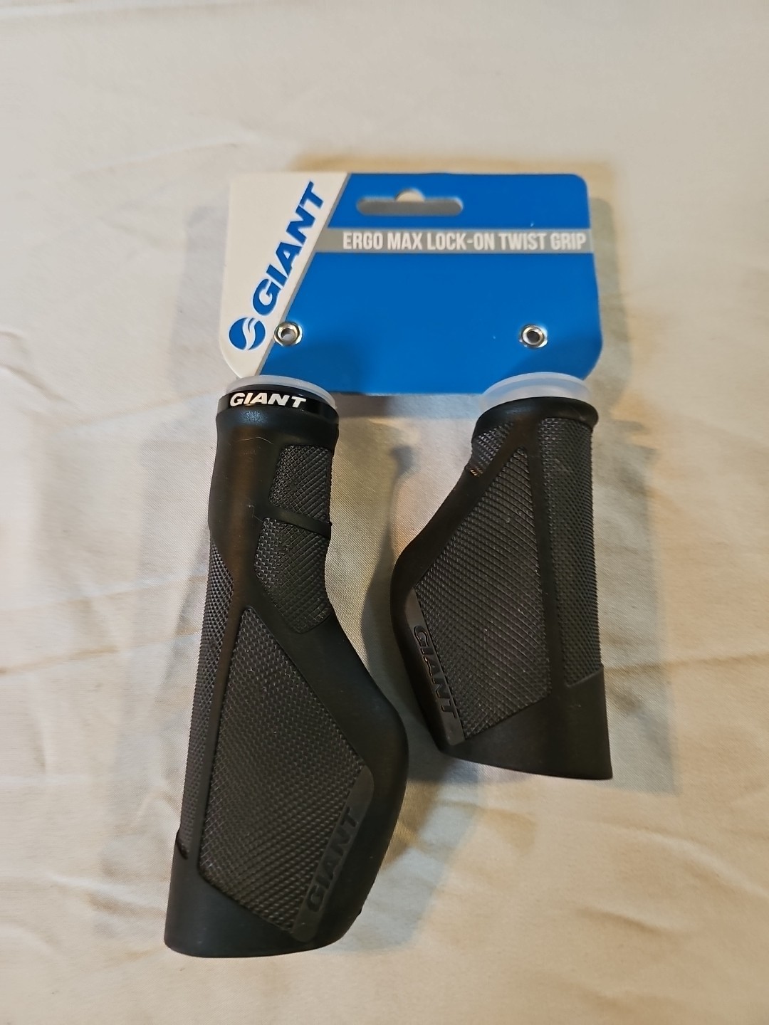 New GIANT ERGO MAX LOCK-ON GRIPS 137mm On Design