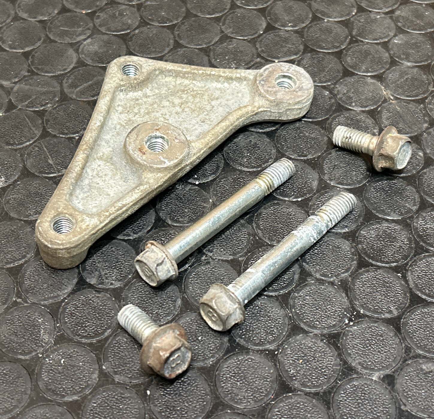 88-02 YAMAHA BLASTER YFS200 OEM REAR BRAKE CALIPER STAY MOUNT BRACKET ✅FASTSHIP✅