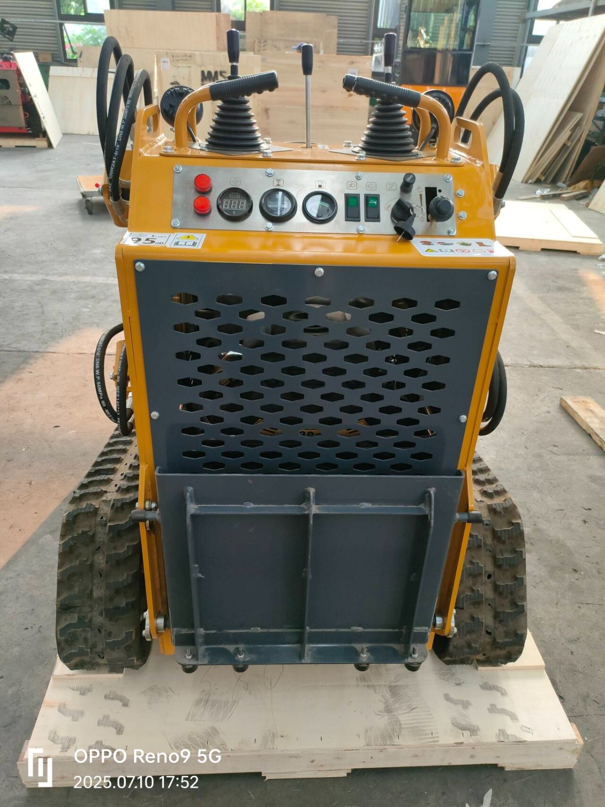 2025 Mini Skid Steer 23HP B&S Loader 3.5mph Speed For Farm EPA Petrol Engine