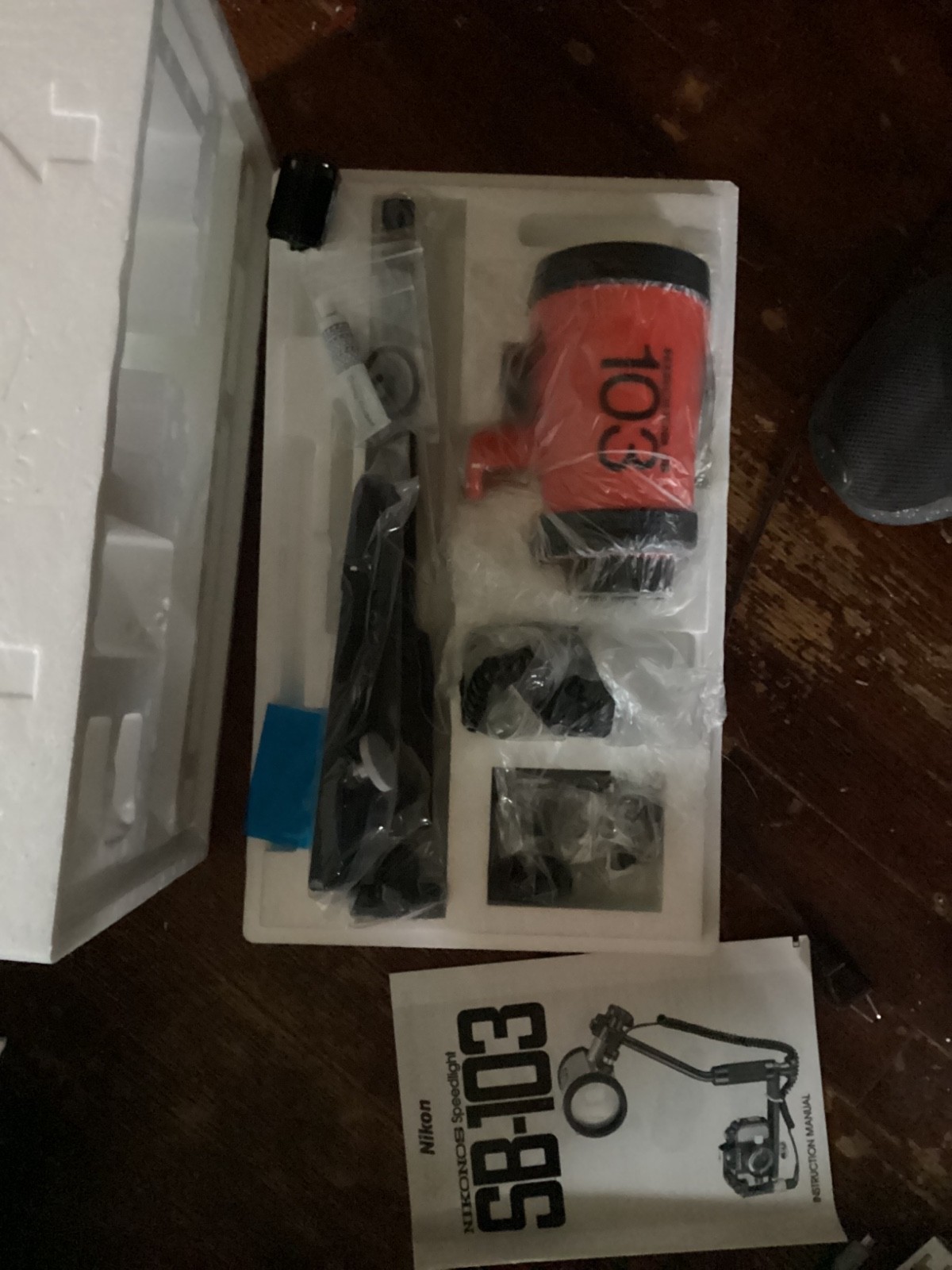 New! Nikon Nikonos SB-105 Underwater Strobe Flash + Bracket + Cord + Manual