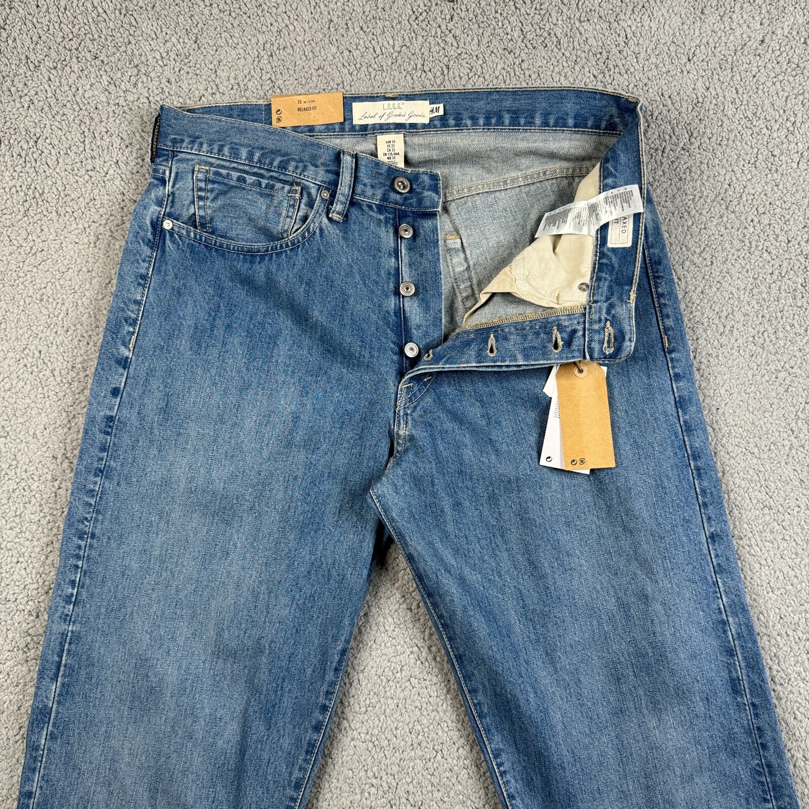 H&M Jeans Mens Size 33x33 Medium Wash Relaxed Fit 100% Cotton Button Fly NWT