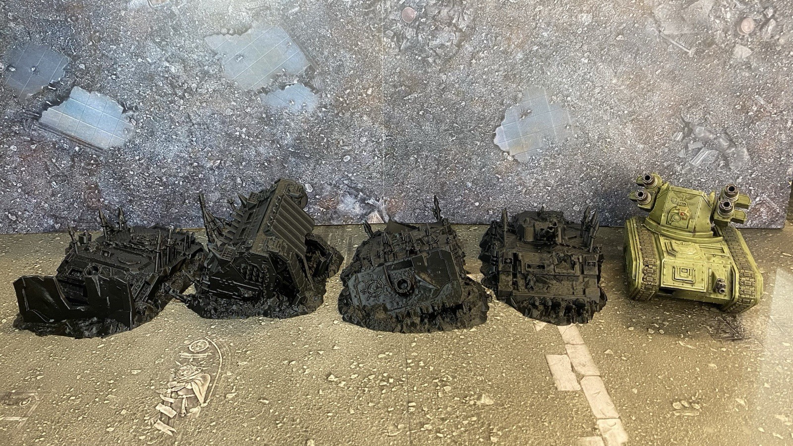 Tabletop Terrain - Wrecked Tanks - Warhammer 40K/ Fantasy Compatible - Lot of 6