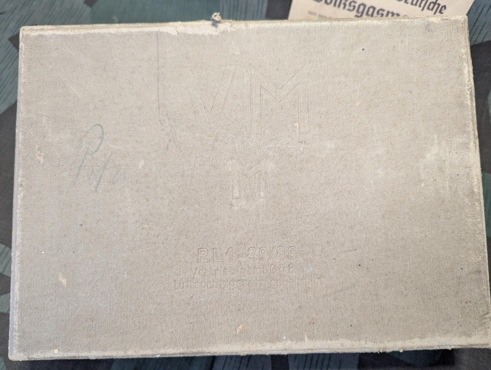 WWII German VM40 Volksgasmaske Luftschutz Men's Gas Mask in Box Volks Gasmask