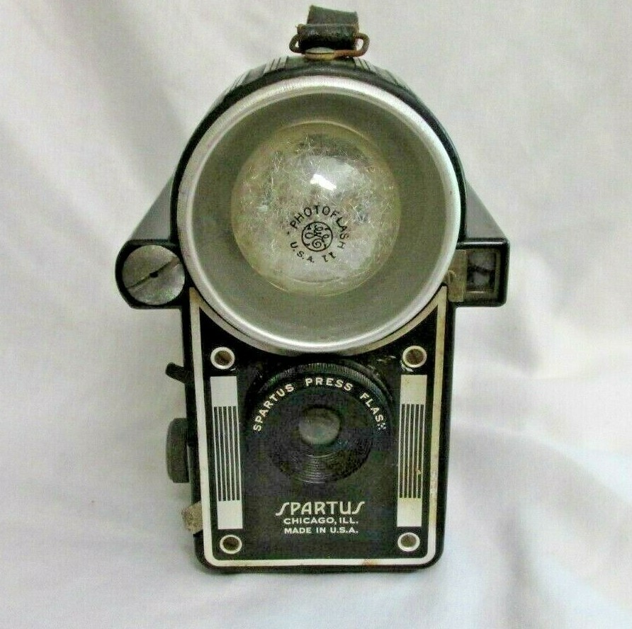 VINTAGE 1940s SPARTUS PRESS FLASH CAMERA w ERA BULB