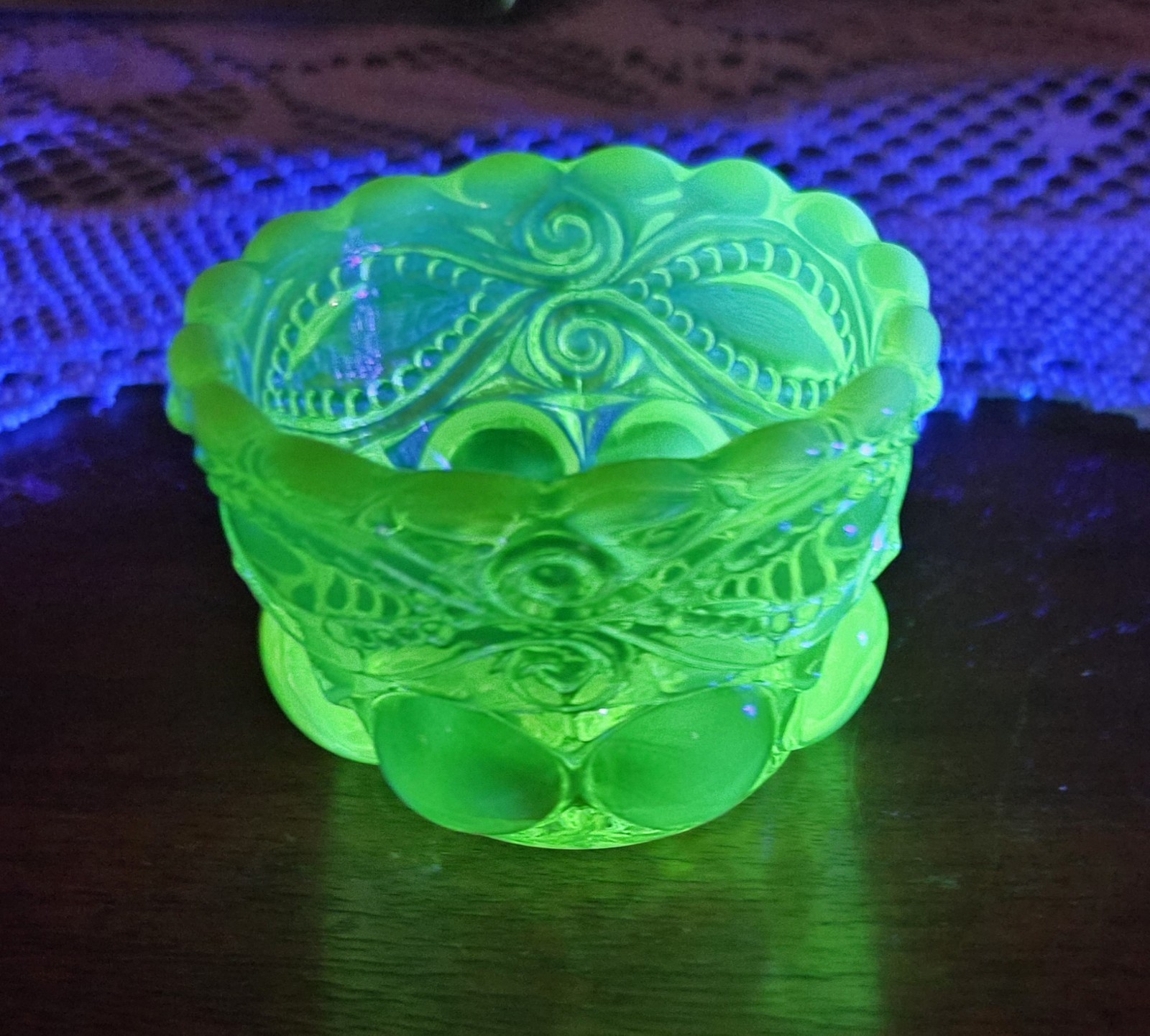 Mosser Opalescent Vaseline Yellow Eye Winker Salt Cellar~Rare Find~GLOWS~