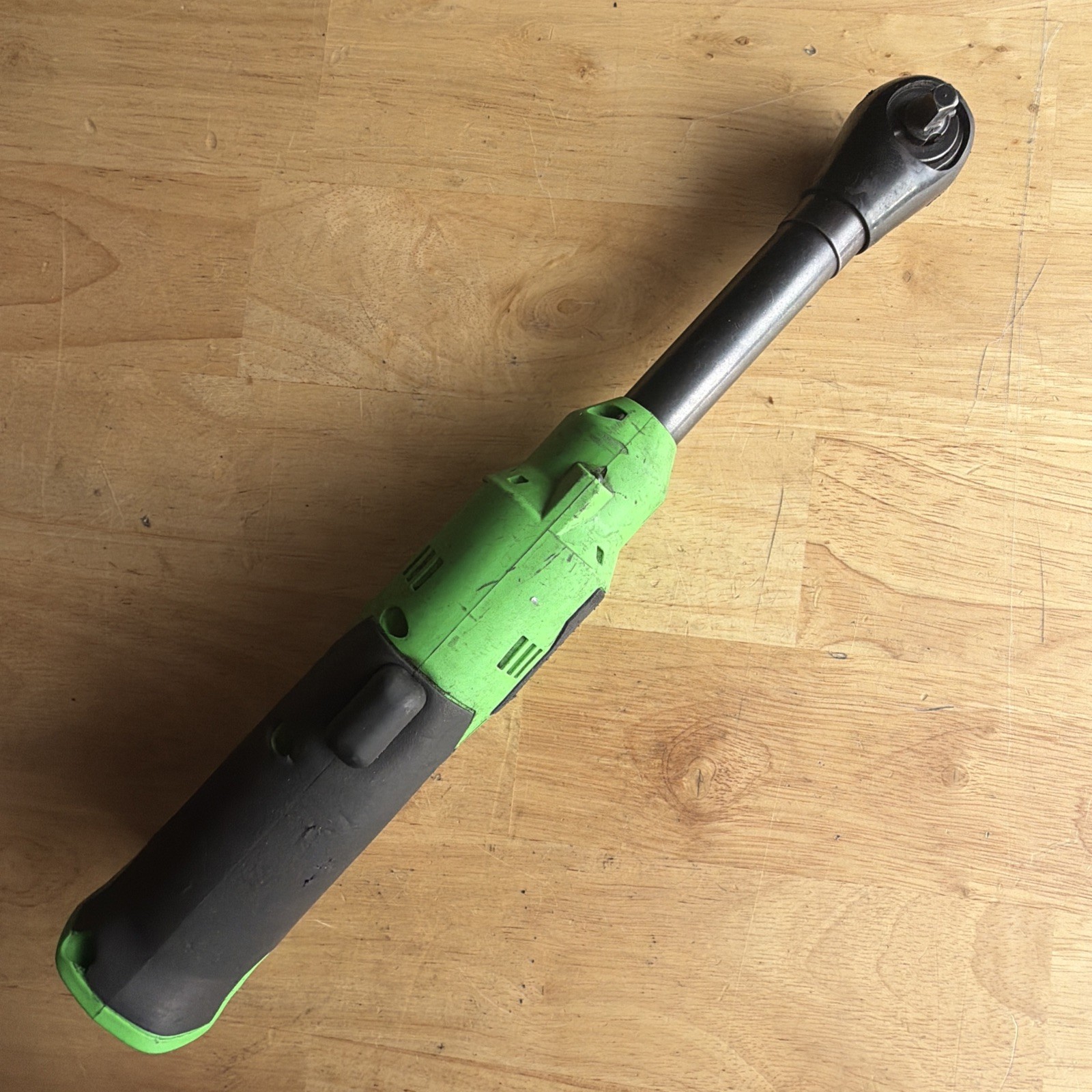 Snap On Tools Cordless Long Neck Ratchet 1/4" Drive Green W/ 1 Battery CTR717G