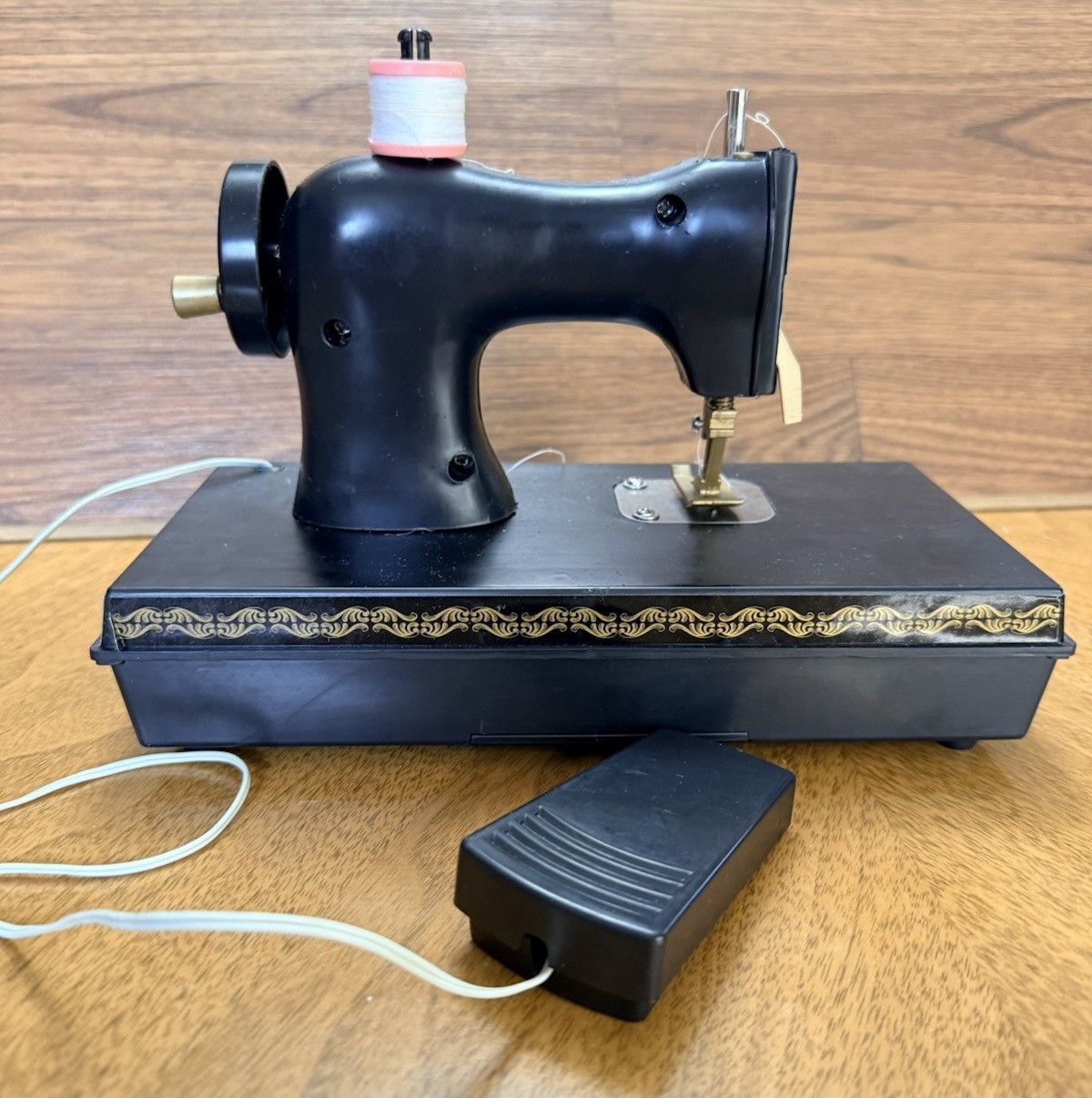 Singer Toy Child Sewing Machine Foot Pedal Black Gold W Box Works Vintage