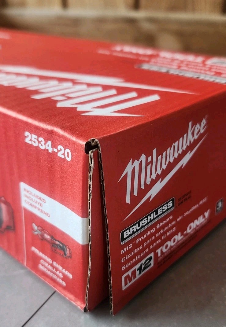 MILWAUKEE M12 12V CORDLESS BRUSHLESS PRUNER SHEARS (TOOL ONLY) BRAND NEW!