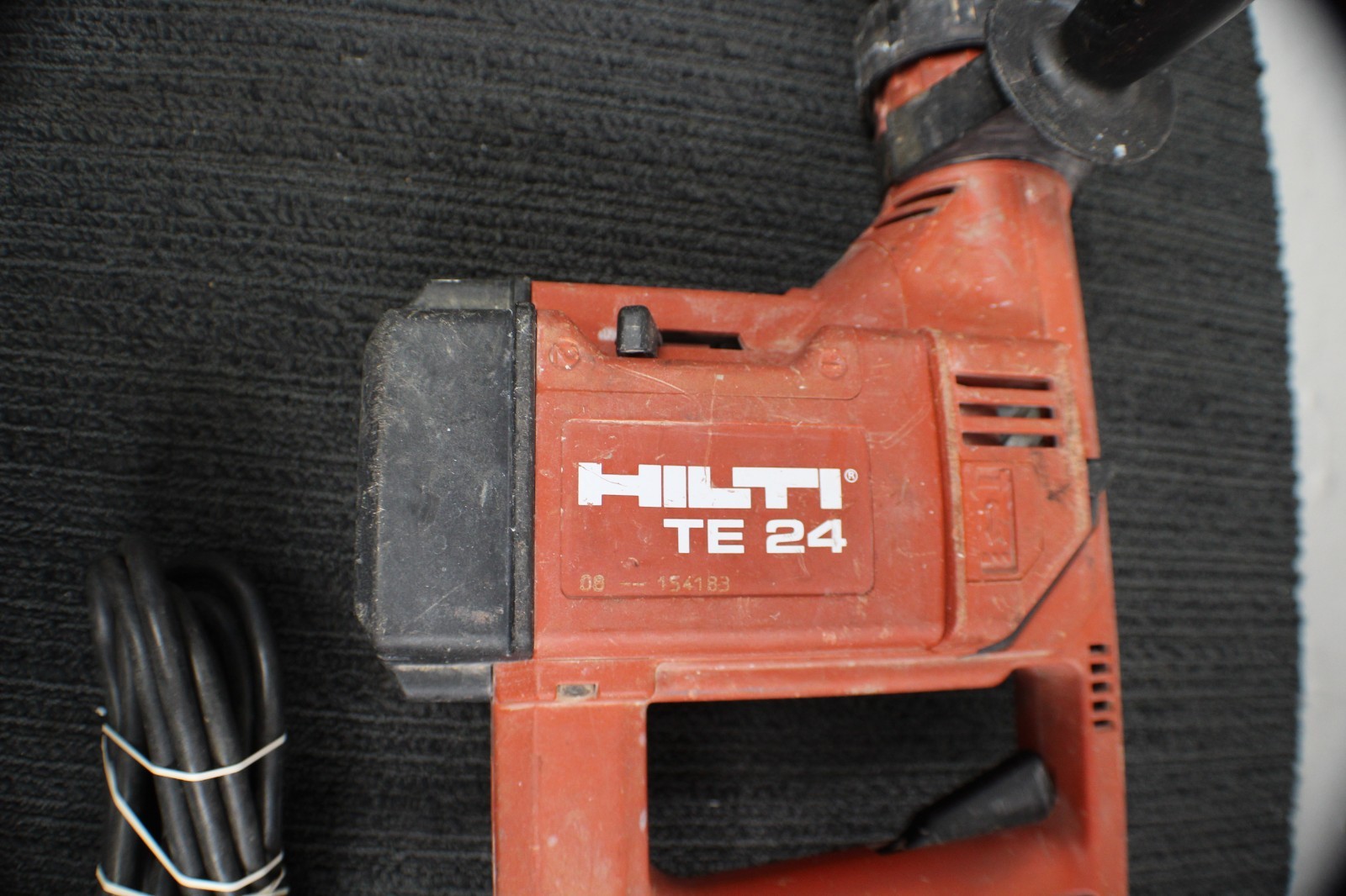 Hilti TE24 - 115V Corded Rotary HAMMER DRILL - W/Hard Shell Case.