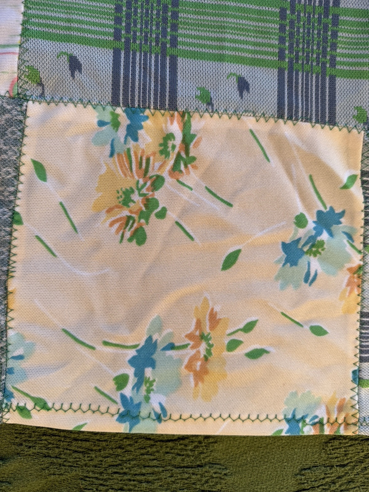 Vintage 70's Patchwork Coverlet Bedspread Quilt Topper