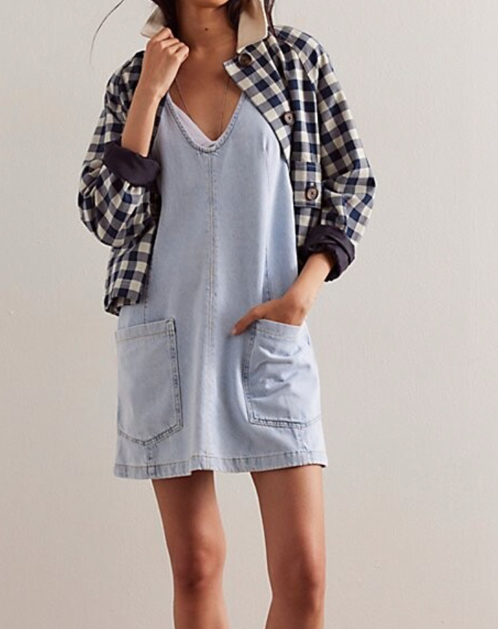 NEW FREE PEOPLE WE THE FREE HIGH ROLLER DENIM OVERALL SKIRTALL MINI DRESS XS