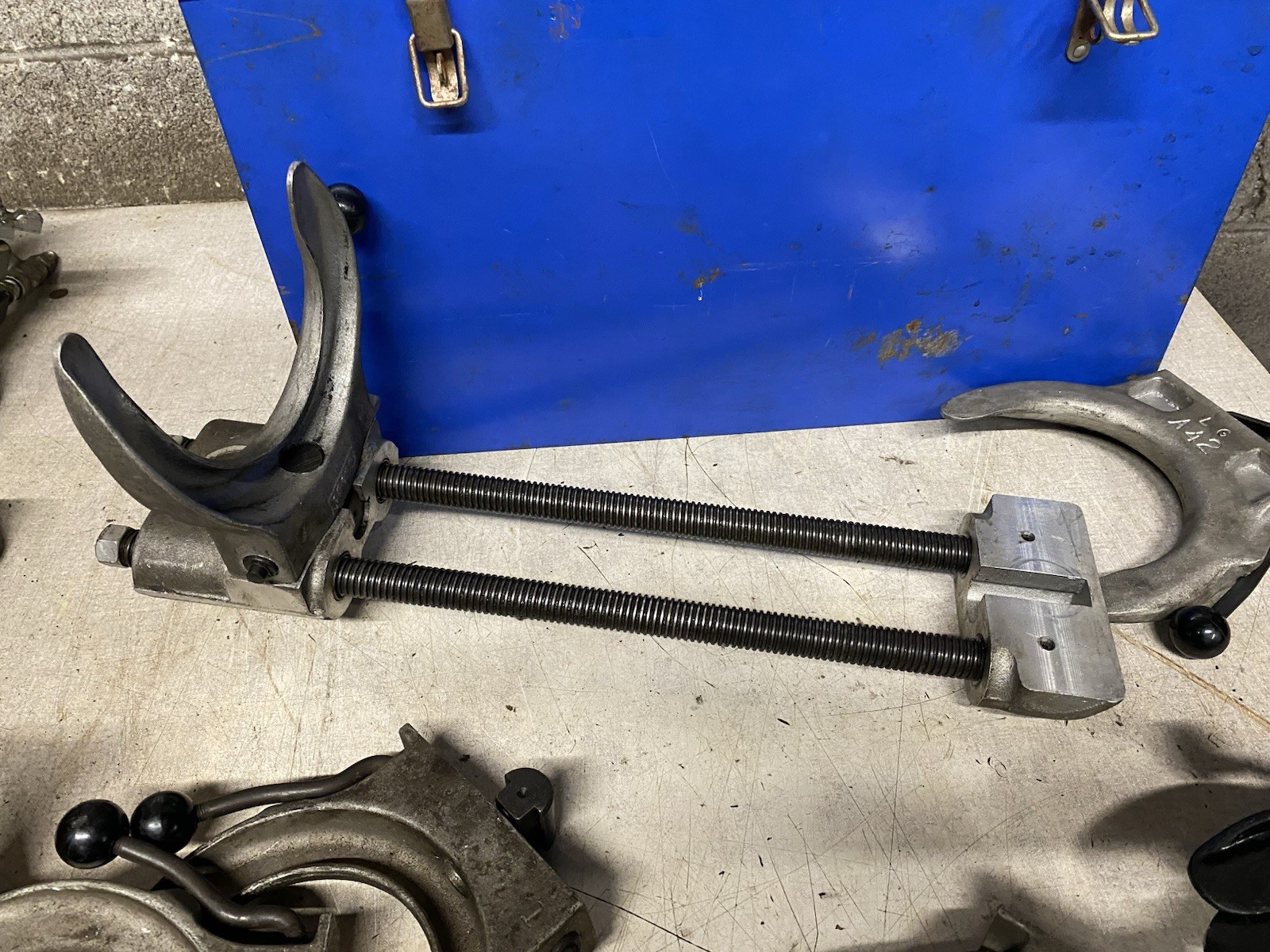 GP Tool GP 2020 Air Strut Spring Compressor with 4 Set Of Shoes, Working