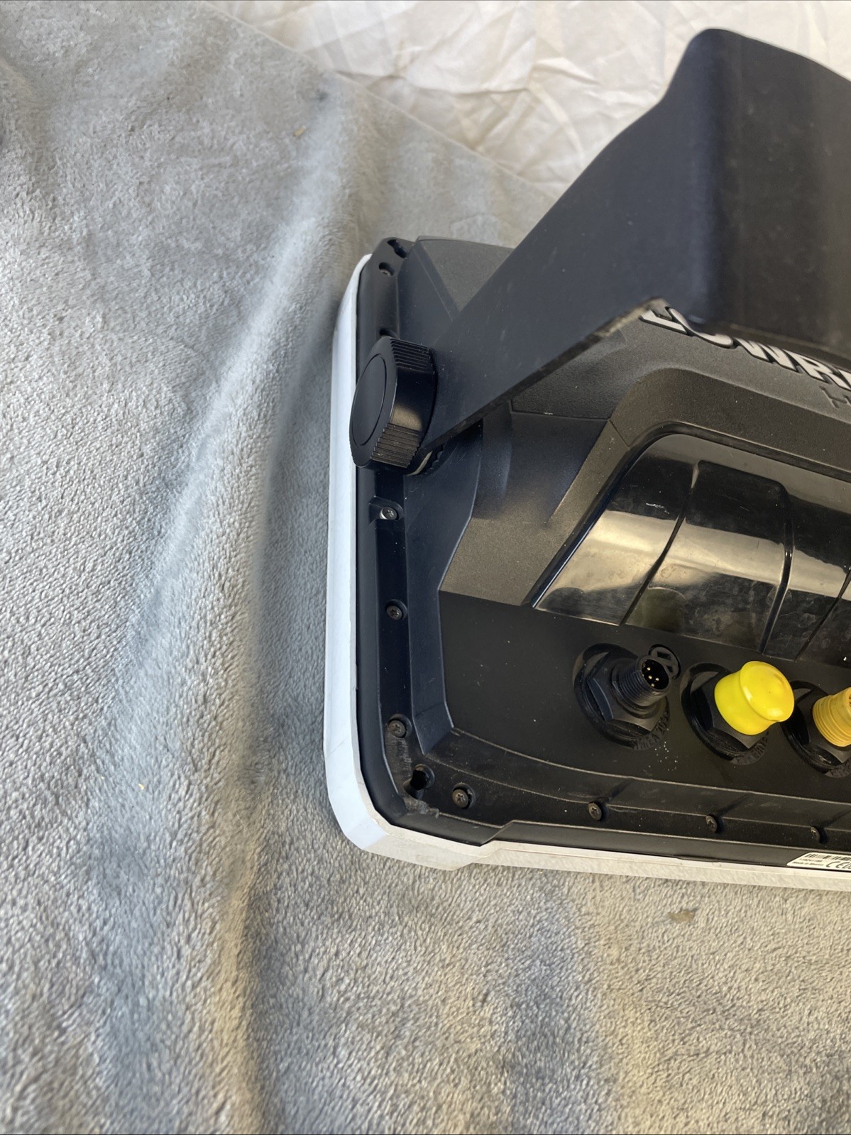 Lowrance HDS 12 Gen 3 Depth Finder With Mount And Suncover Tested And Working