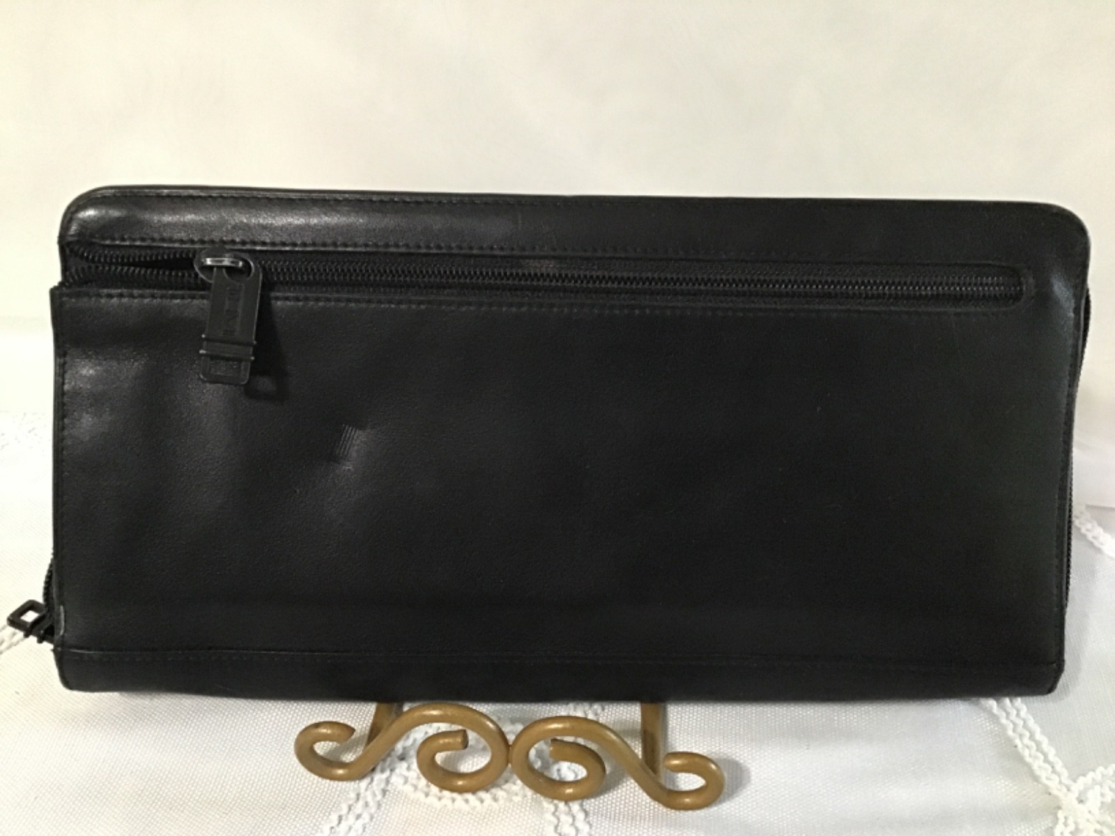 Tumi black leather zip around passport ID organizer travel wallet, 10" x 5" x 1"