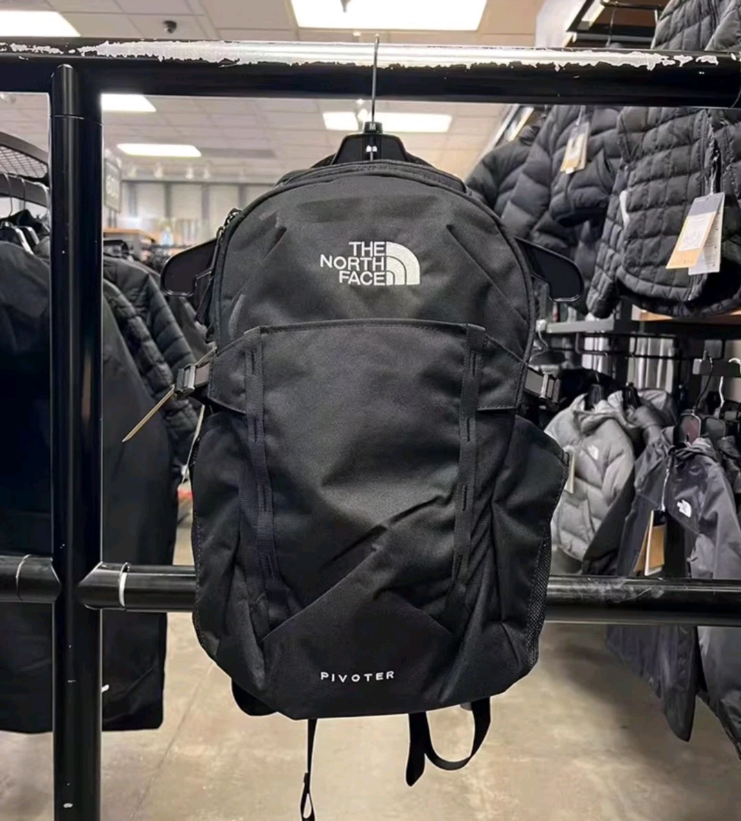 THE NORTH FACE Backpack Daypack Rucksack Large Capacity 28 L Unisex New