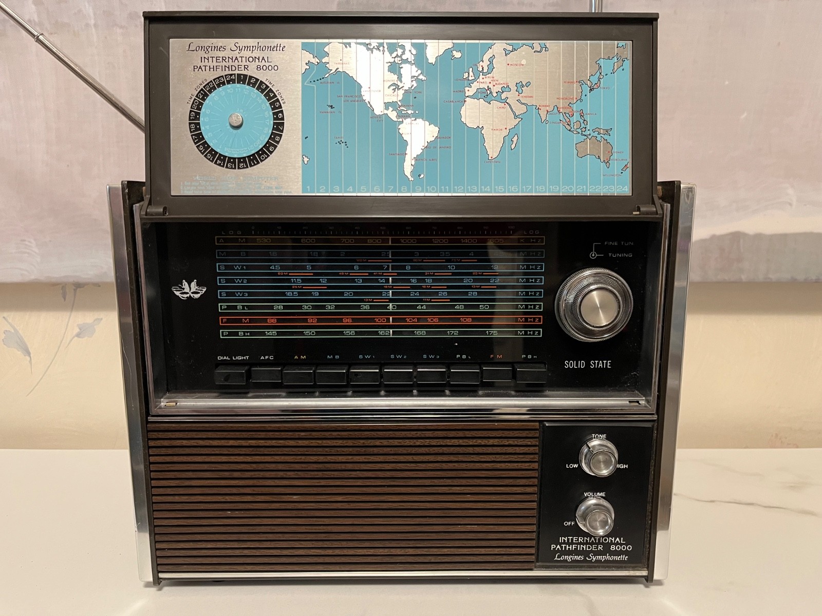 Longines Symphonette Pathfinder 8000 Multiband Radio, Model 8713, GC & WORKING