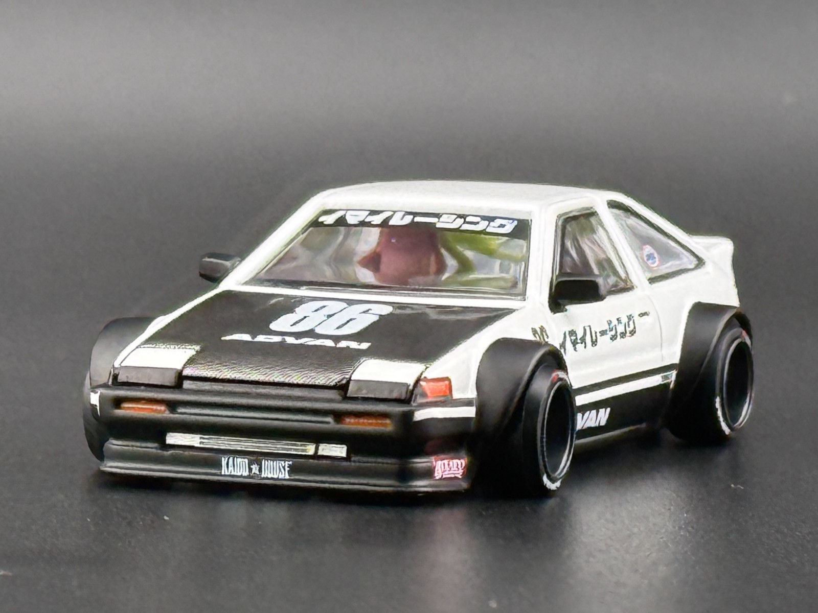 Kaido House x Mini GT Toyota AE86 Sprinter Trueno Kaido Street V1 #180 1/64