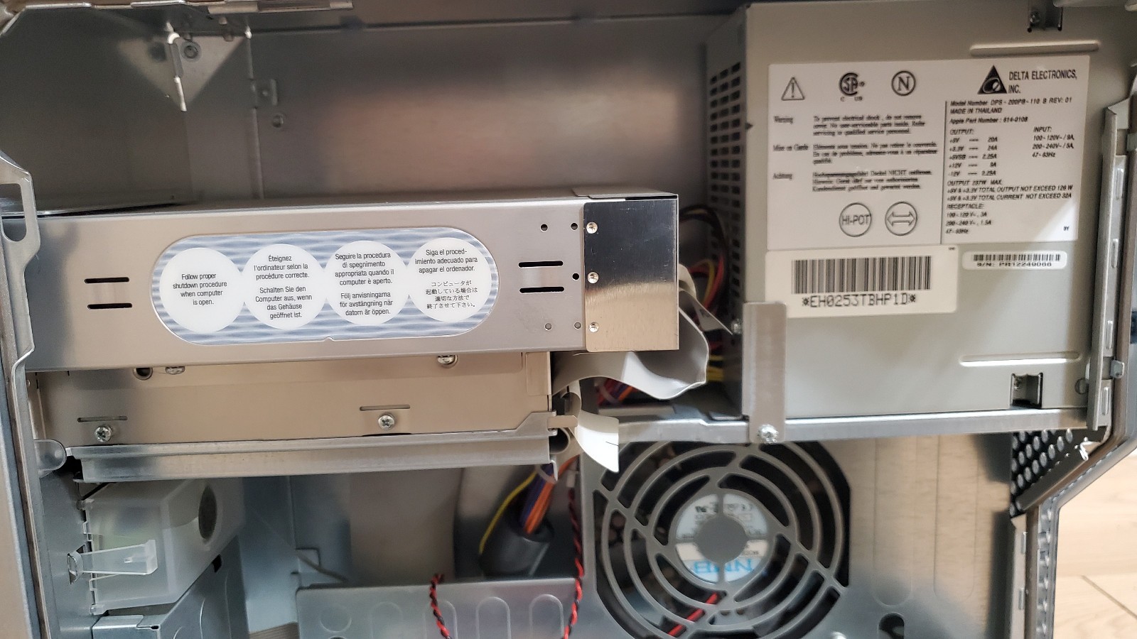 Apple Power Mac G4 2001 500MHz 1GB RAM Radeon 8500 RAID SCSI No HDD No OS