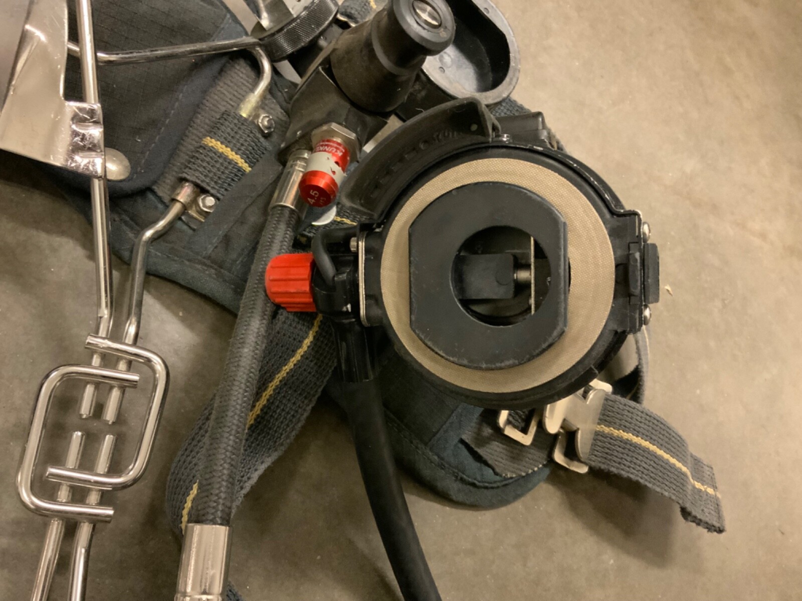 Scott 4.5 4500 PSI SCBA Air Pak Harness with HUD Excellent Condition