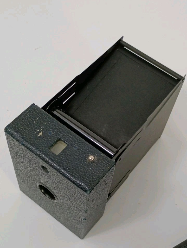 Kodak No.2 Vintage Rainbow Hawk-Eye Model C Black Box Camera 120 Film