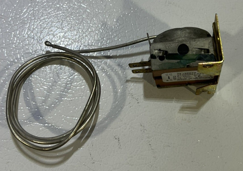 John Deere OEM Switch Assembly A/C Thermostat RE198074 (NEW)