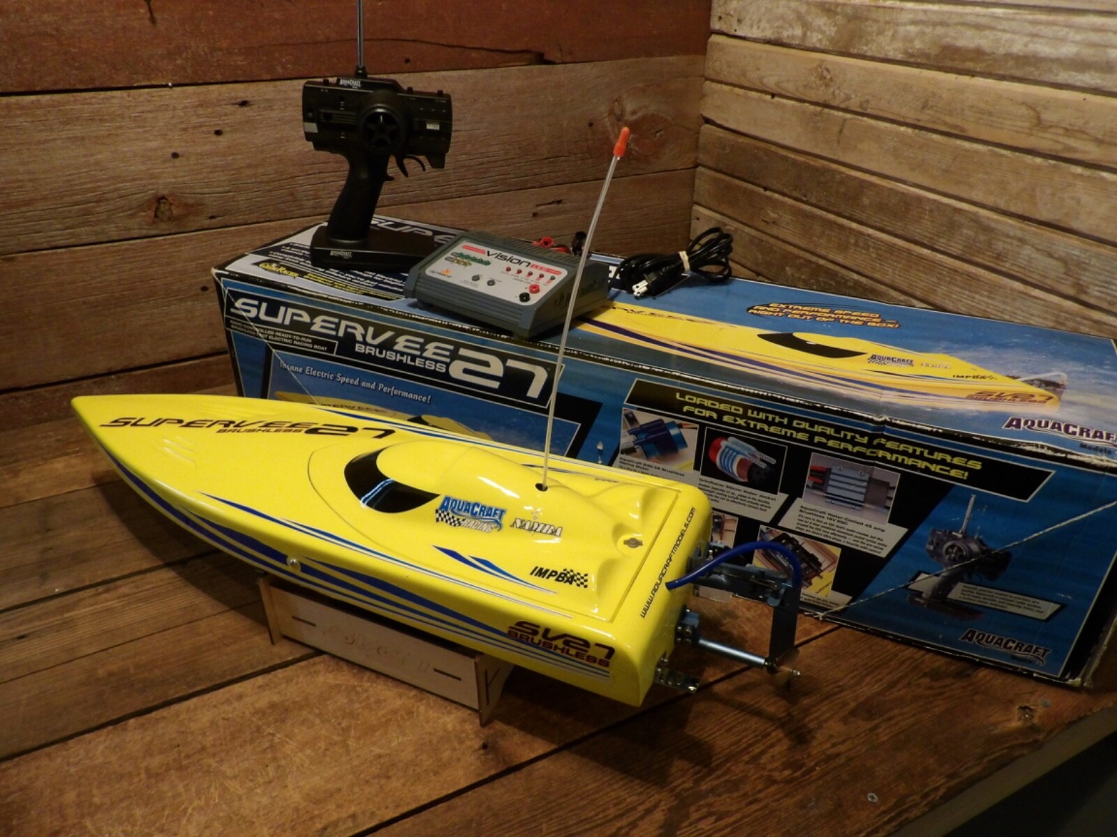 AQUACRAFT SUPERVEE 27 INSANE ELECTRIC BRUSHLESS SPEED BOAT IN BOX W/Charger