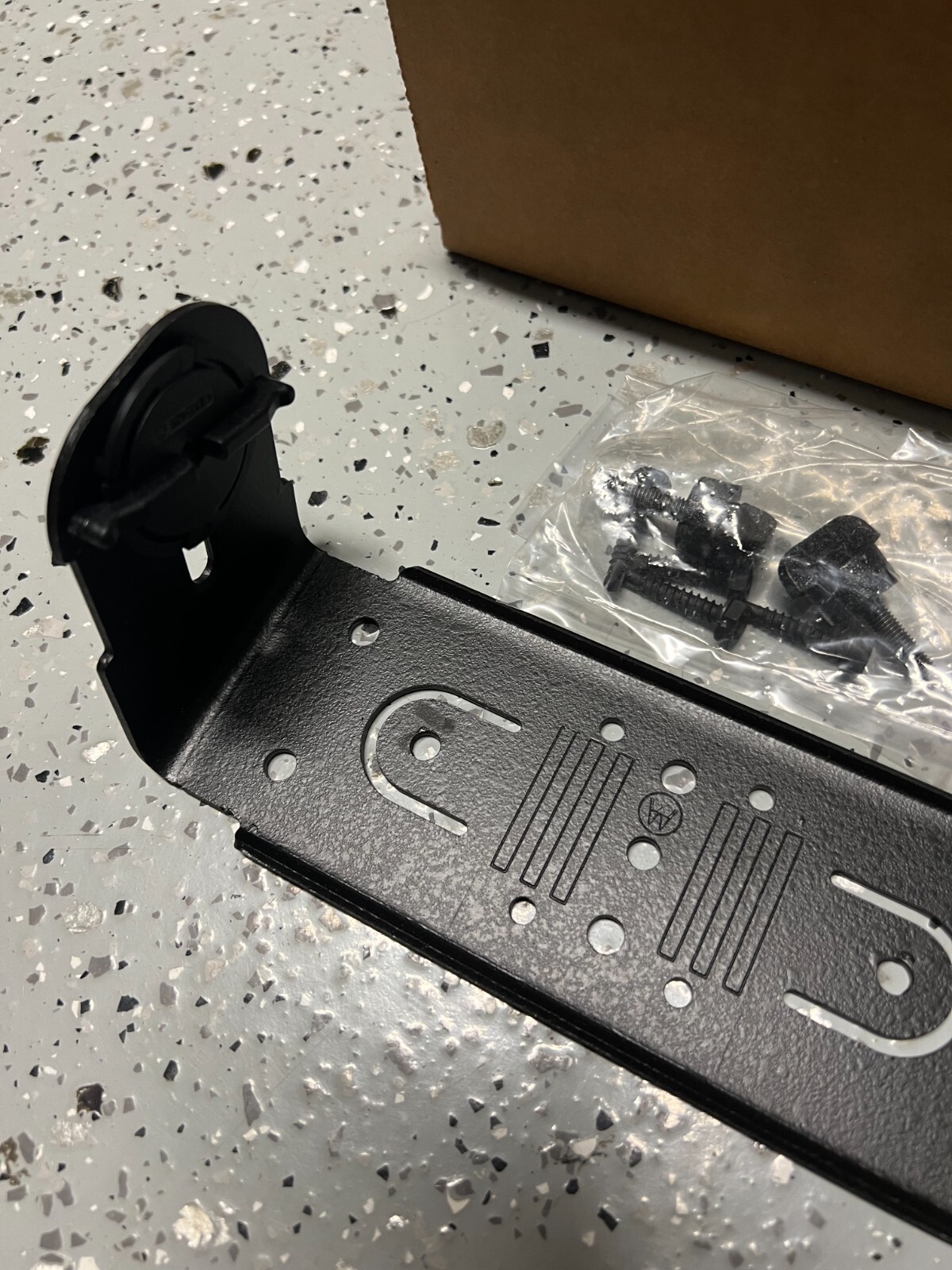 Motorola HLN6861D Mobile Radio Mounting Bracket XTL1500 XTL2500 XTL5000 APX NEW