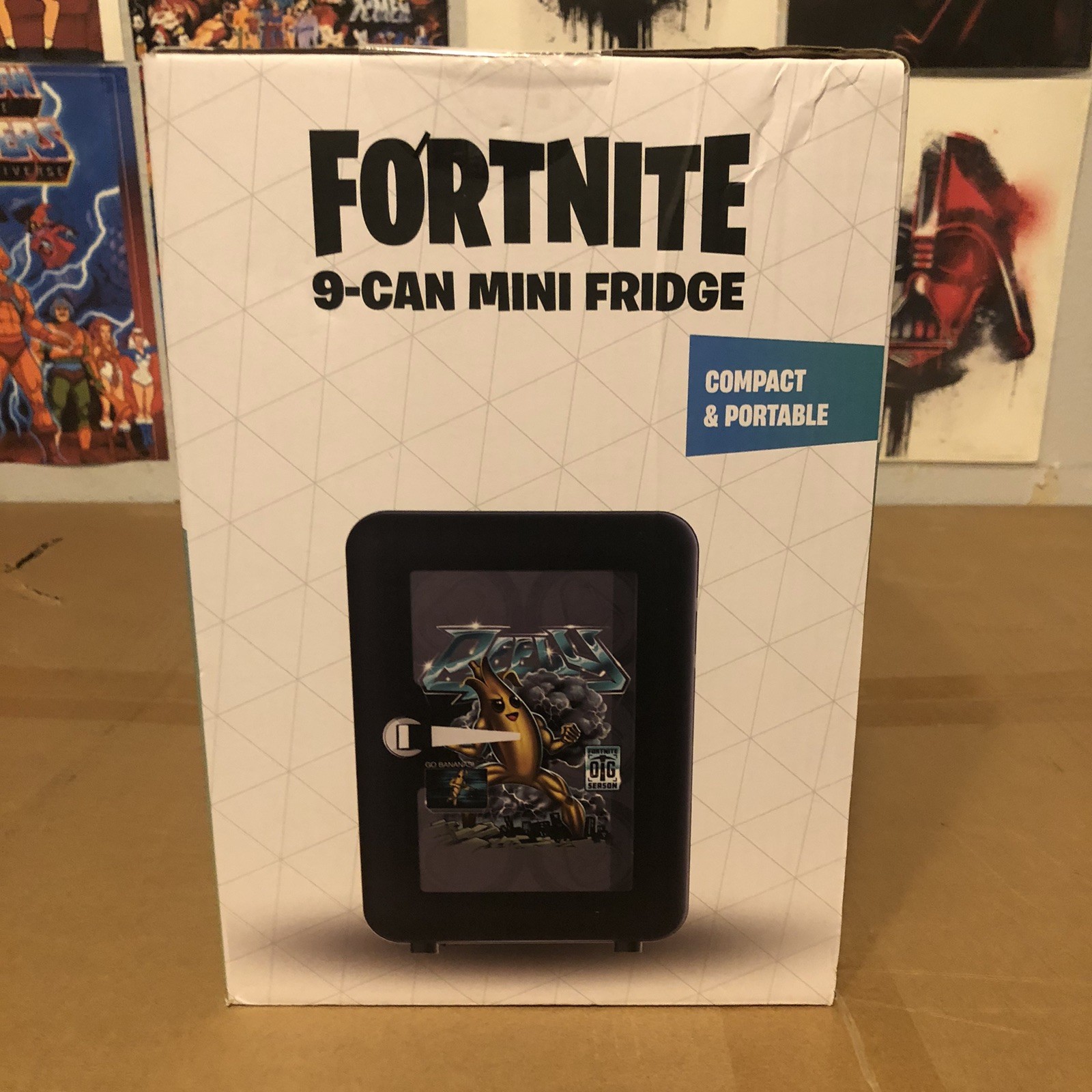 Fortnite 9-Can Mini Fridge Thermoelectric Cooling, Collector Edition, Peely