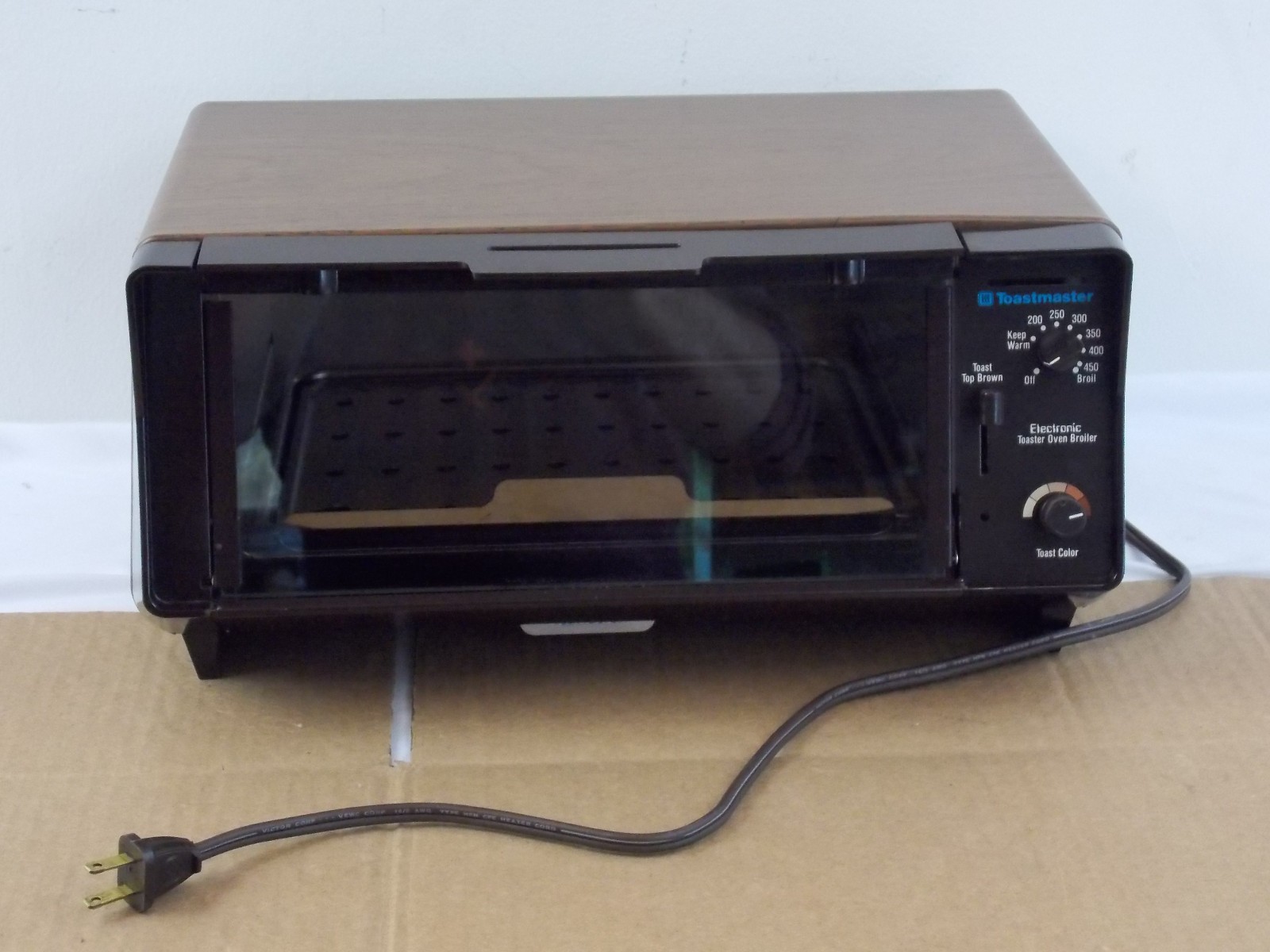 Toastmaster model 324 Tabletop Toaster Oven Faux Wood Broil & Bake EXCL COND....