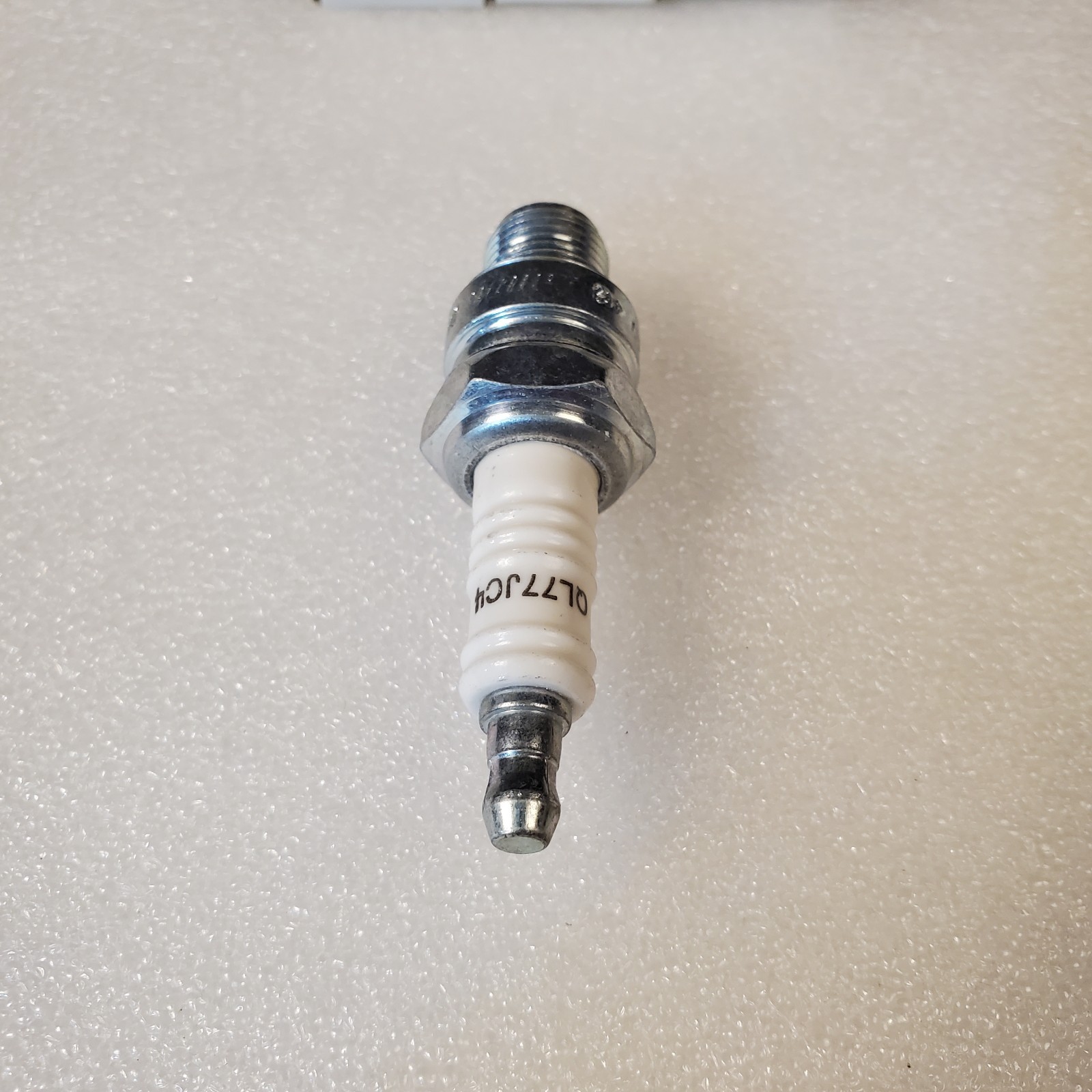 (6 Pack) Champion Spark Plugs 828M / QL77JC4 Marine - Copper Core, Nickel Alloy