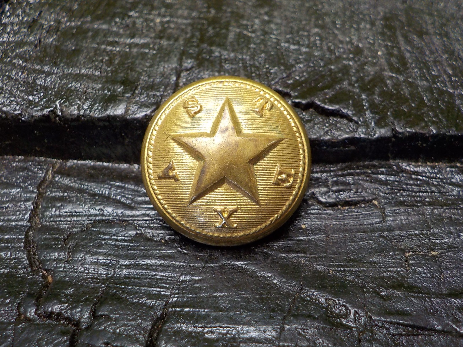 Old Rare Vintage Antique War Relic Texas Coat Button Free Display Case