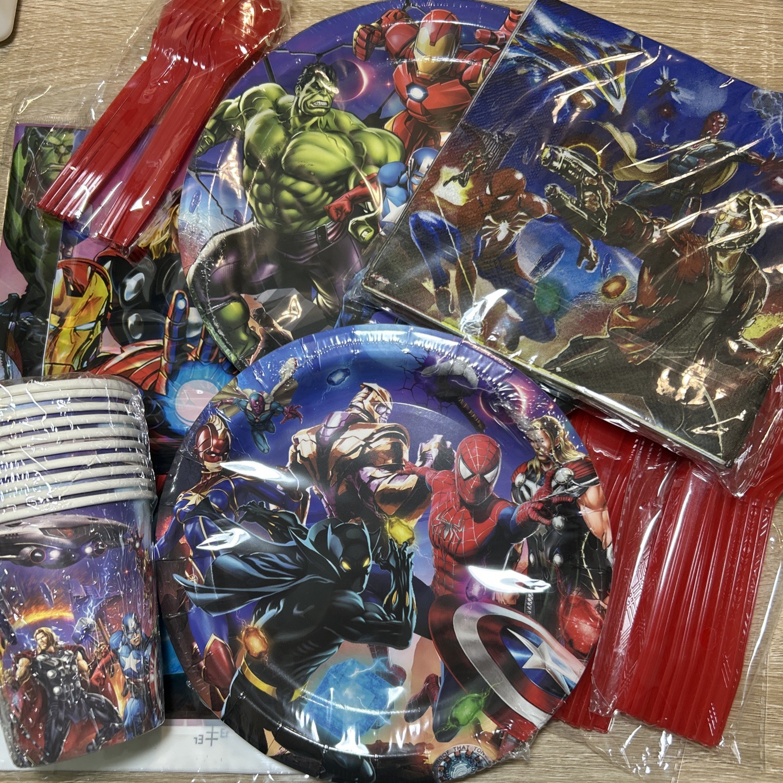 NEW MARVEL SUPER HERO Party Supplies 10pack Plates Napkins Cups & More Avengers