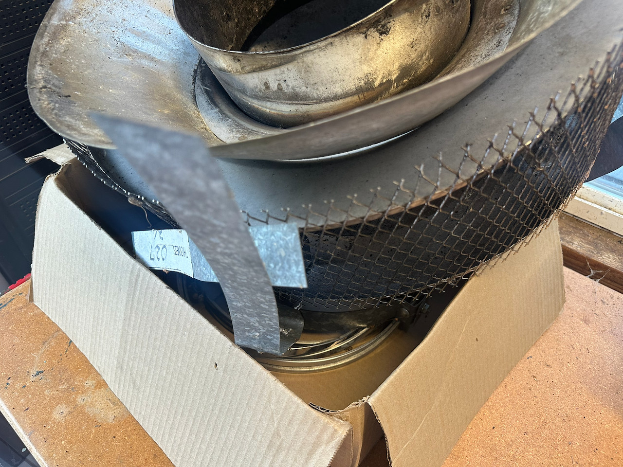 6x 10" diameter 36" length Selkirk packed stove pipes with storm collar and cap