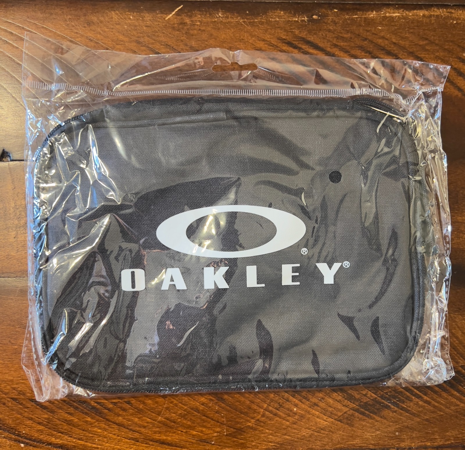 NEW Oakley Digital Zipper Travel Bag NWT