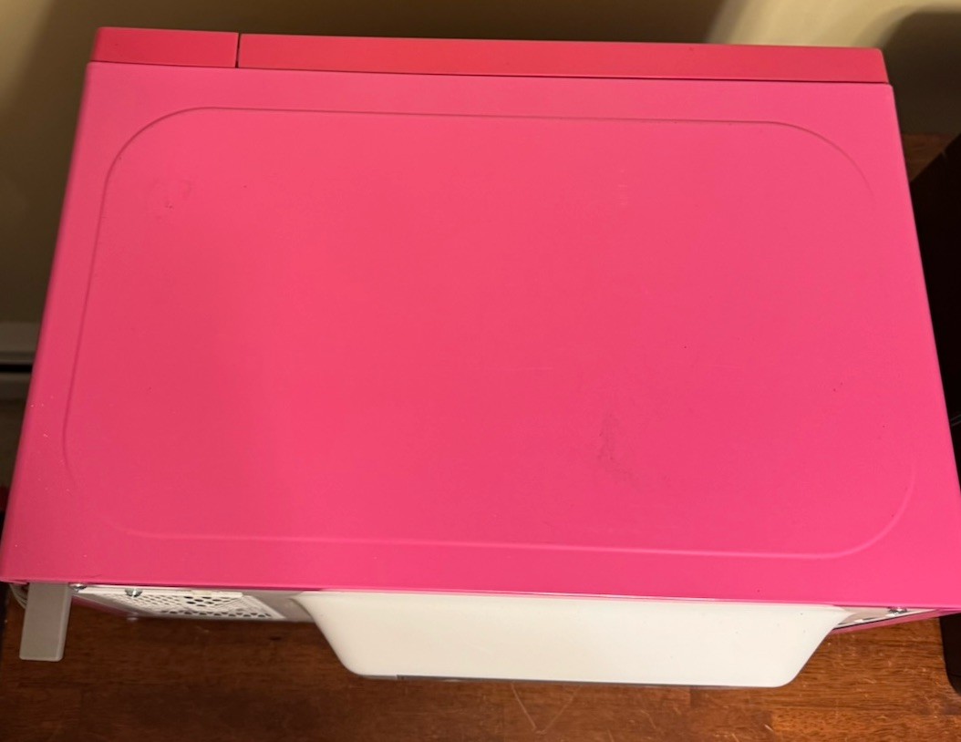 RARE Hello Kitty Hot Pink Microwave Collectable 2011 - Great Working Condition