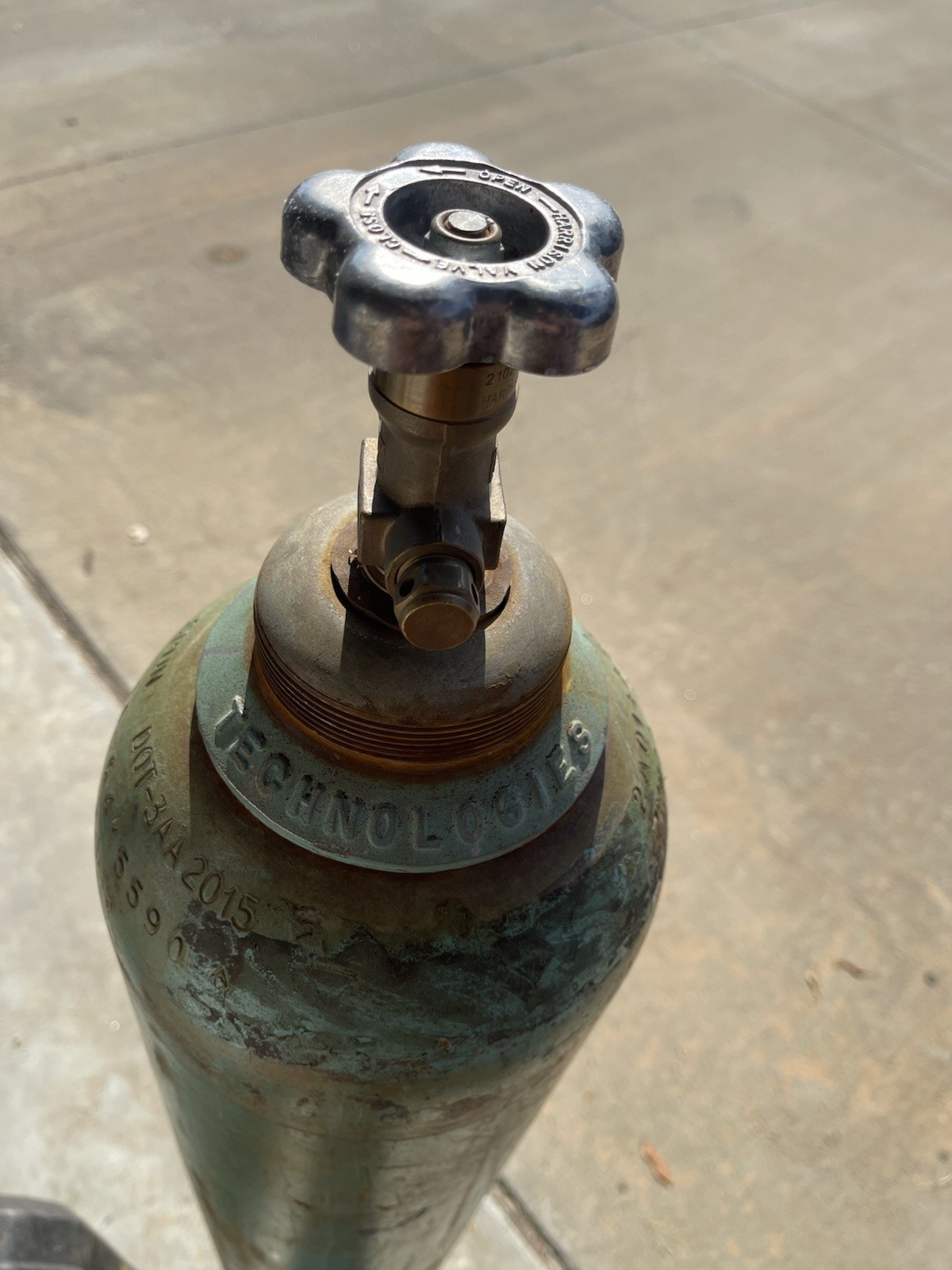 WELDING/CUTTING SET 125 TF OXYGEN & 250 75 TF ACETYLENE TANKS Exchangeable