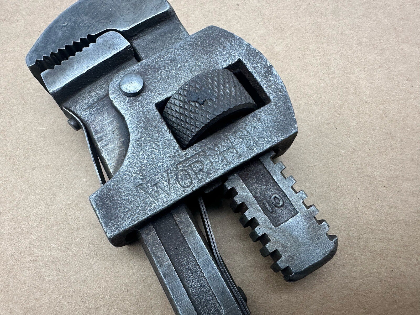 Vintage WORTH #10 Pipe Wrench 9"Heavy Duty Great Wrench Made In USA Good Shape