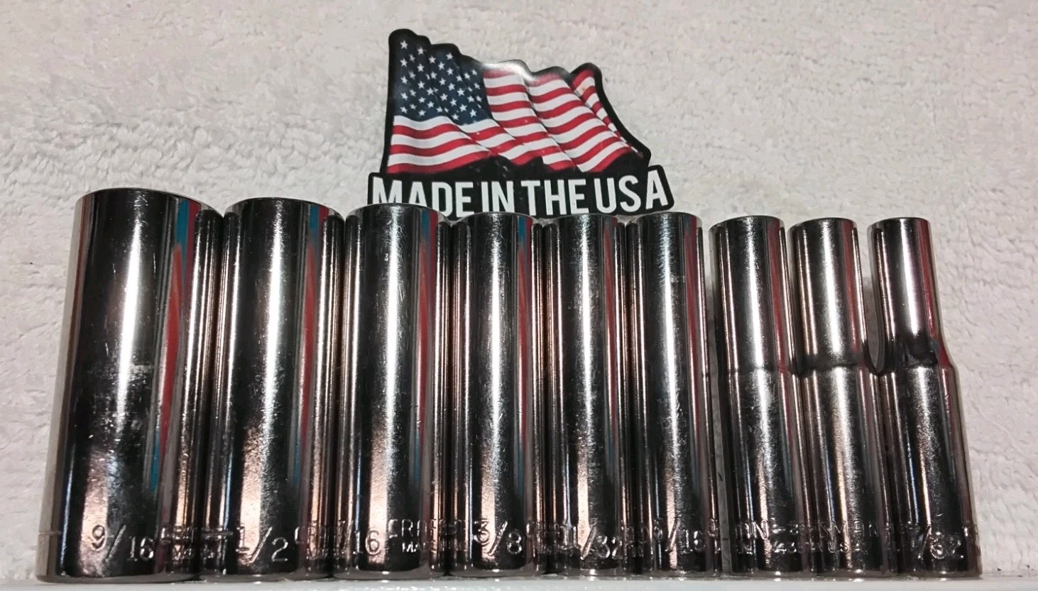 CRAFTSMAN 205PC 20-1/2"× 8-1/2"× 14" METAL 4 DRAWER LOCKABLE WITH HANDLE & TOOL