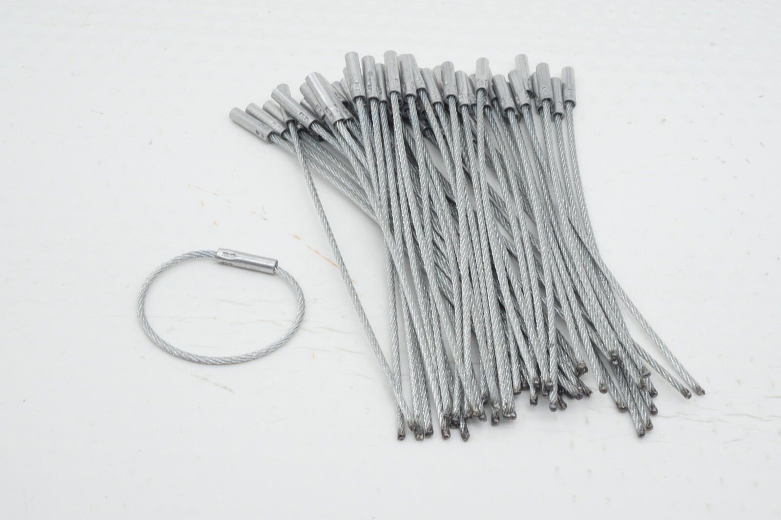 Pack of 50 Tamper-Proof Security Cable Key Ring Permanent Crimp Crimped 1-1/4"