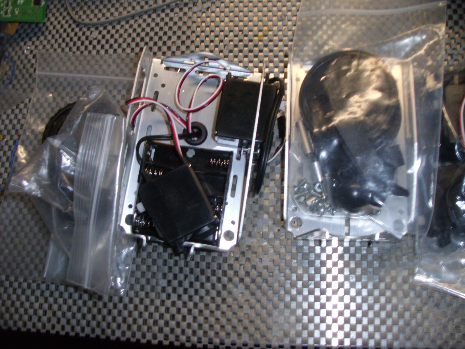 Robot car Chasis Boe Bot, with servos(parallax) and battery holder (One Piece)