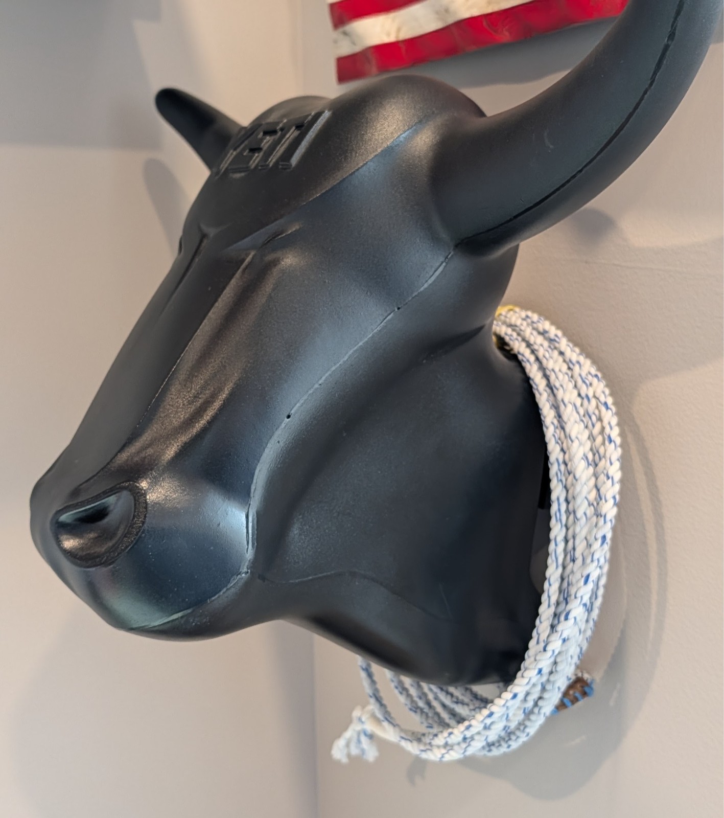 YETI Slick Horns Roping Dummy Wall Mount + optional bandana