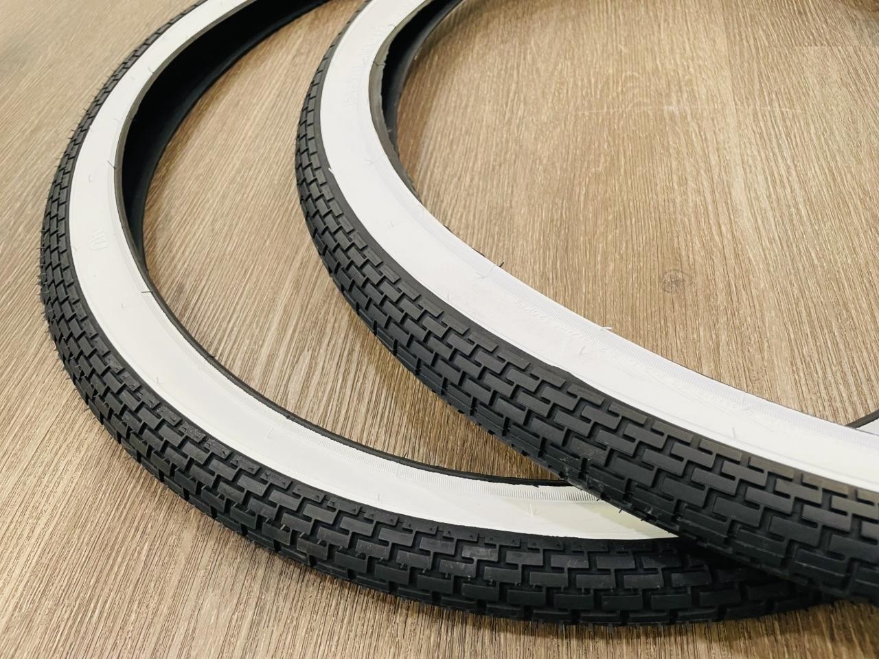 New Pair of 26X2X1 3/4 SCHWINN S7 White Wall Tires 26" x 1-3/4