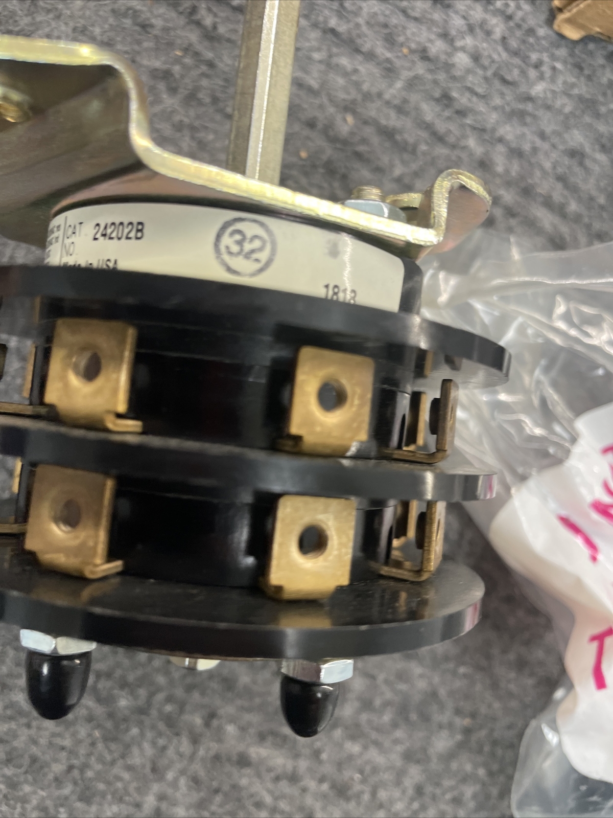 ElectroSwitch 24202B 20A 600V 2HP Rotary Knob Switch 8 Position 2 Stack Double